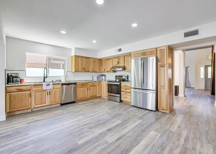 Furnished Patio! Family-friendly Retreat In Holiday home